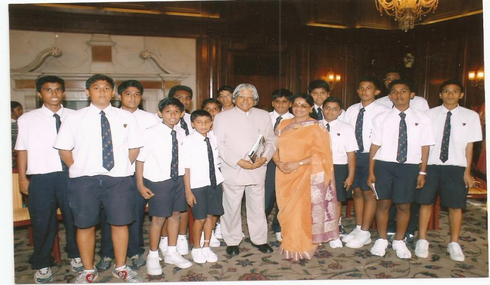 Anglo Chinese School students with the then President of India, Dr. A.P.J. Abdul Kalam, at Rashtrapati Bhavan, New Delhi